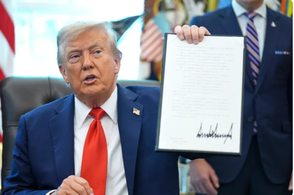 Trump Signs Executive Order 1-Year Jail for Burning American Flag.