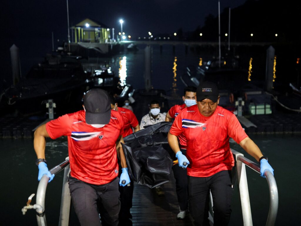 21 dead, search continues after refugee boat sinks near Malaysia, Thailand | Rohingya News