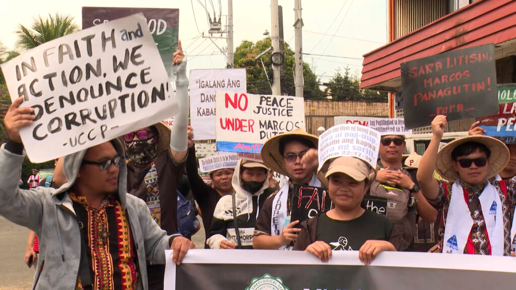 Thousands join Manila corruption protest on 40th anniversary of uprising | Protests