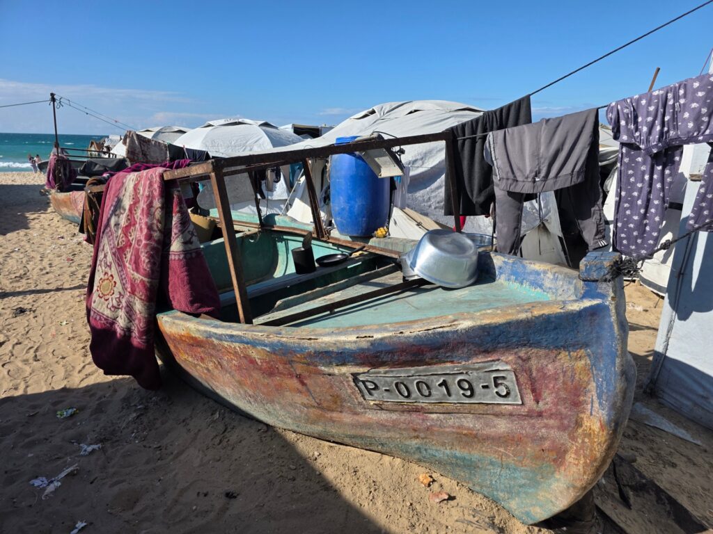 Palestinians risk life and limb to fish in Gaza’s Israeli-controlled sea | Israel-Palestine conflict News