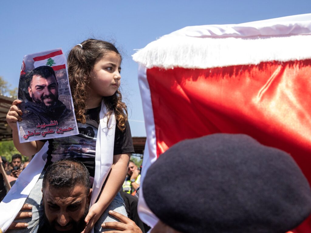 Lebanese girl mourns paramedic father killed in Israeli strike | Crime