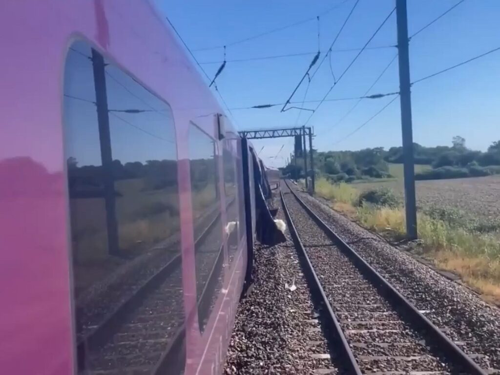 One dead and 89 injured following train collision in Bedford, UK | Newsfeed