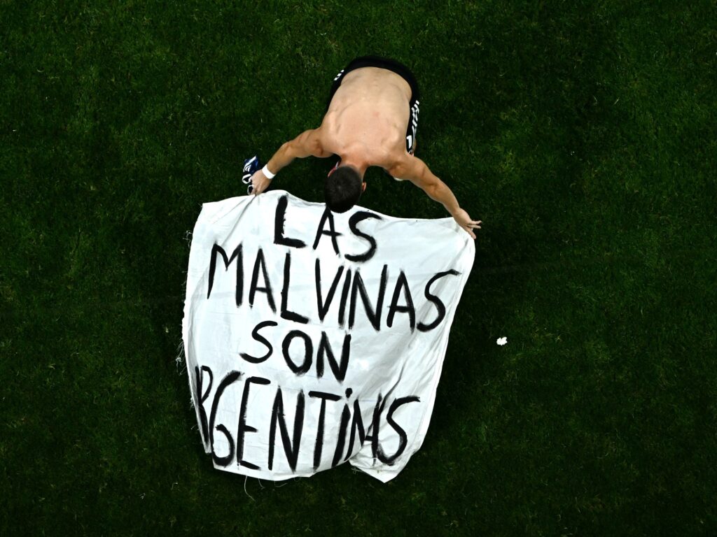 FIFA to probe Argentina’s Falklands banner display at World Cup semifinal | World Cup 2026 News