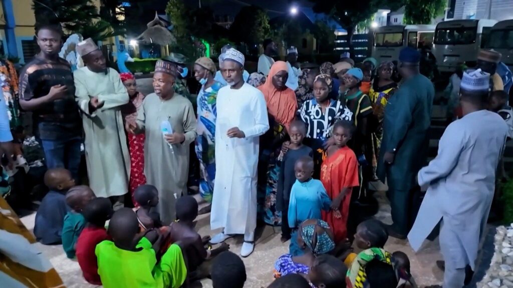 Exclusive report with the 308 people rescued by Nigerian forces | Newsfeed