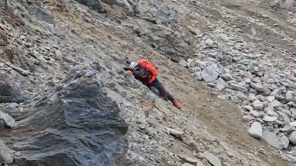 Climbers escape rockfall crossing ‘Death Pass’ on Mont Blanc | Newsfeed