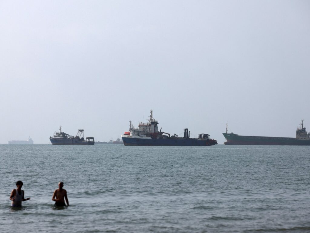 Iran war live: Oman says Hormuz talks with Iran, Gulf states postponed | Donald Trump News