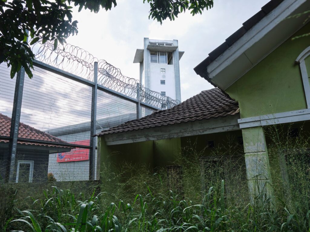 Indonesia suspends five officials over luxury apartments for inmates | Crime News
