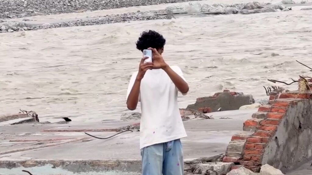 Video: Influencers accused of exploiting Nepal flood survivors | Floods