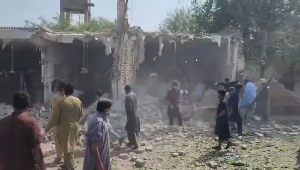 Deadly blast hits mosque at Pakistan police complex | Pakistan Taliban