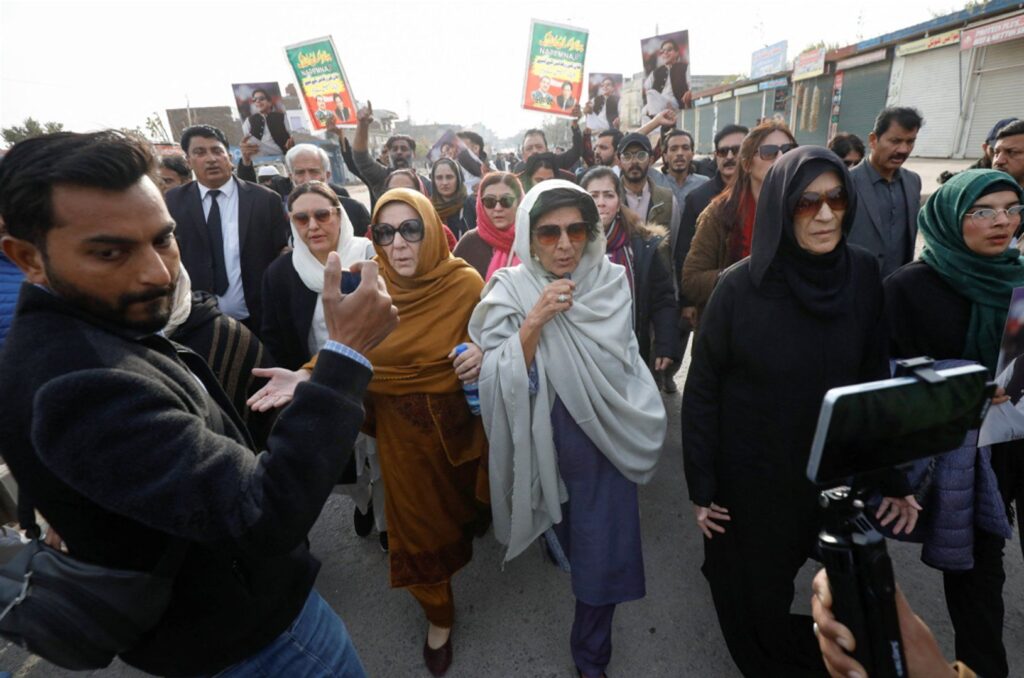 Imran Khan’s family says three sisters detained ahead of Islamabad march | Imran Khan