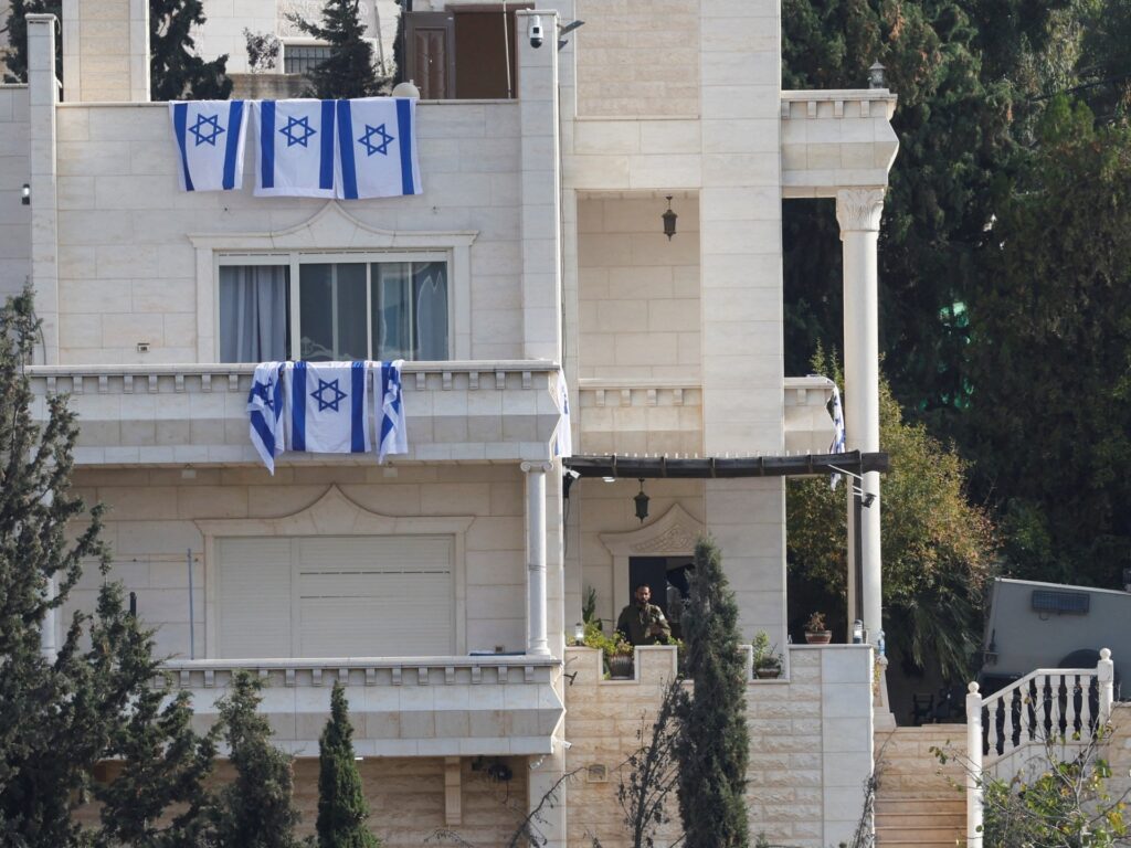 Israeli forces turn Hebron homes into military posts amid lockdown | Human Rights News