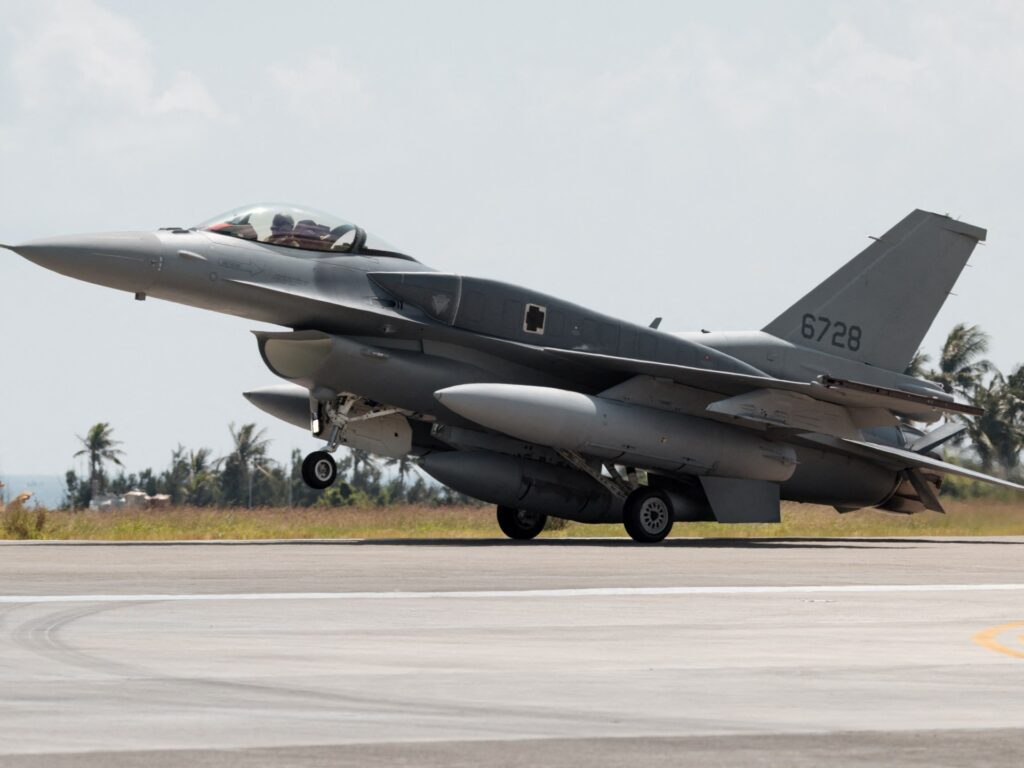 US delivers F-16V fighter jets to Taiwan as island eyes threat from China | Weapons News