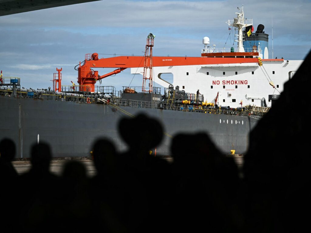 Trump showcases Venezuelan oil as he seeks to rally voters in Texas | US Midterm Elections 2026 News