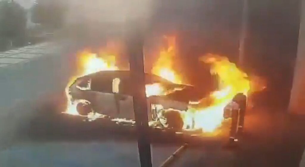 Electric car bursts into flames at charging station in Turkiye | Manufacturing