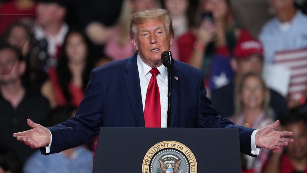 Trump interrupted by protesters at Texas rally | Donald Trump