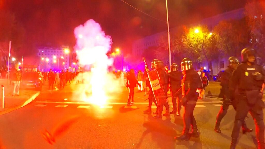 Riot police deployed in Madrid as protests erupt over deadly train crash | Newsfeed